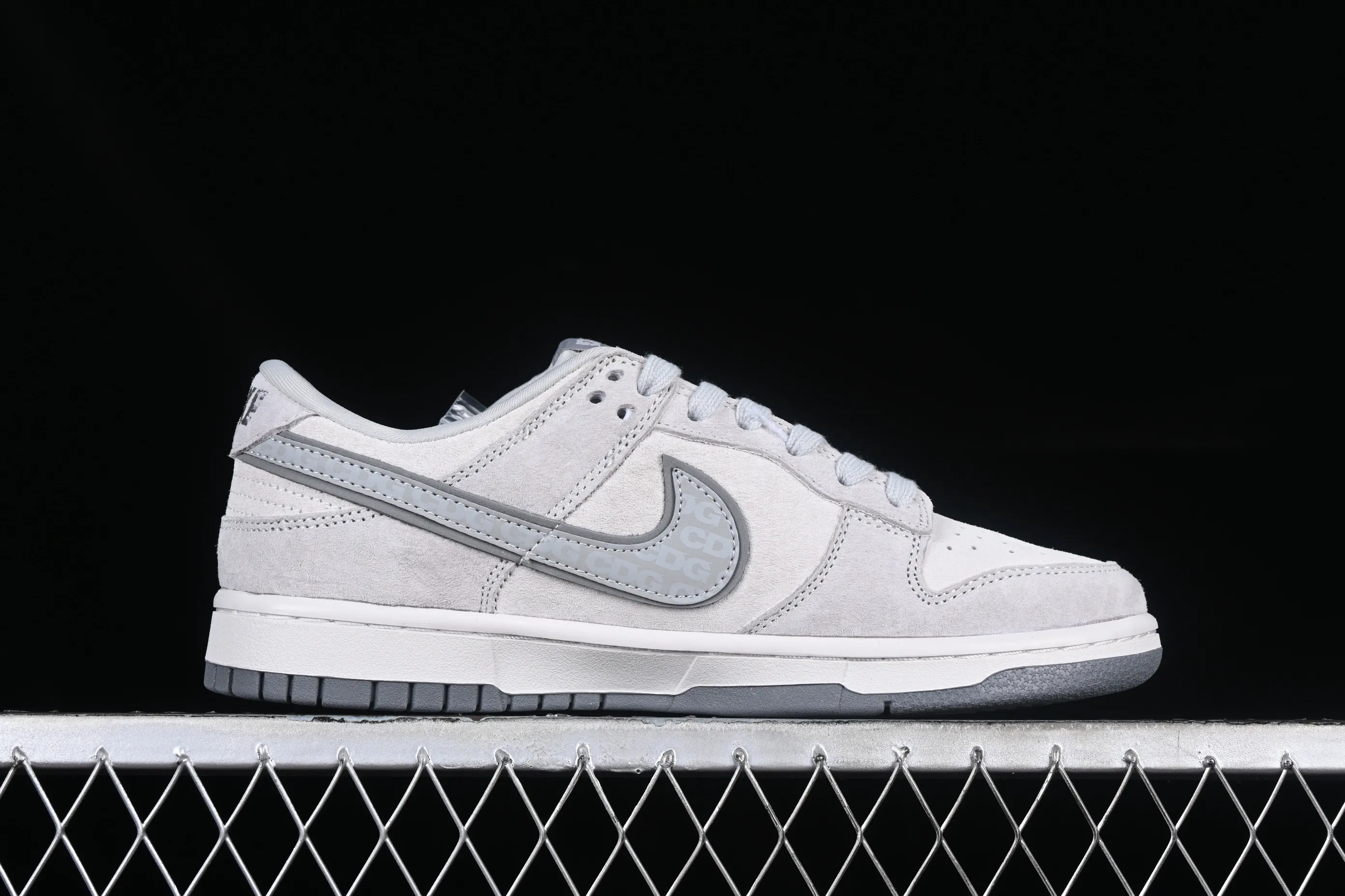 All Categories Nk SB Dunk Series Nk SB Dunk Low Low-top sneakers Nk Dunk Low North CDG joint-grey Three-party joint SB low-top casual sneakers FC1688-181